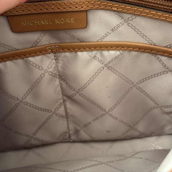 Michael Kors Jet Set Large Logo Pocket Tote Bag - Picture 14 of 16